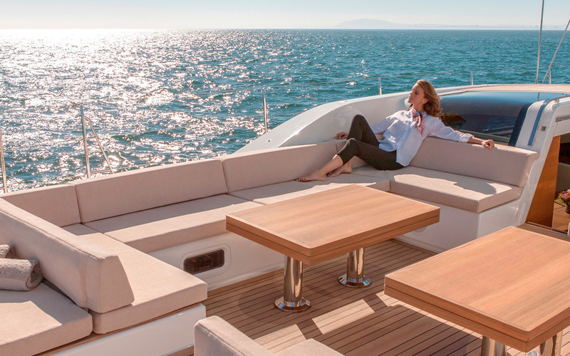 Southern Wind SW102 Deck Saloon
