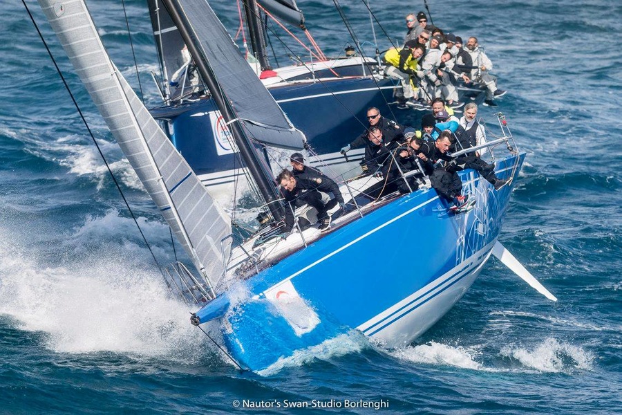 Bronenosec на Monaco Swan Obe Design