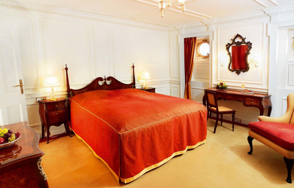 Second guest cabin, where even today you can find items from the Marjorie Post collection.