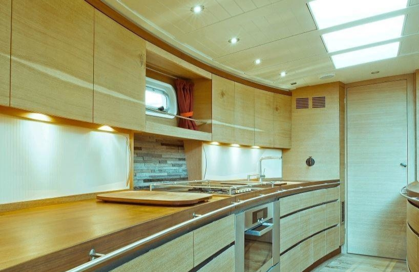 K&M Yachts Helen