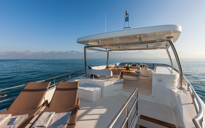 Azimut Magellano 76