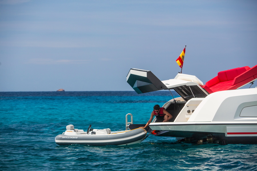 Its design includes a garage for the Williams tender.