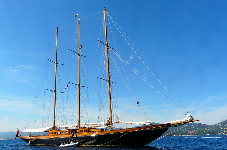 Camper & Nicholsons  Creole