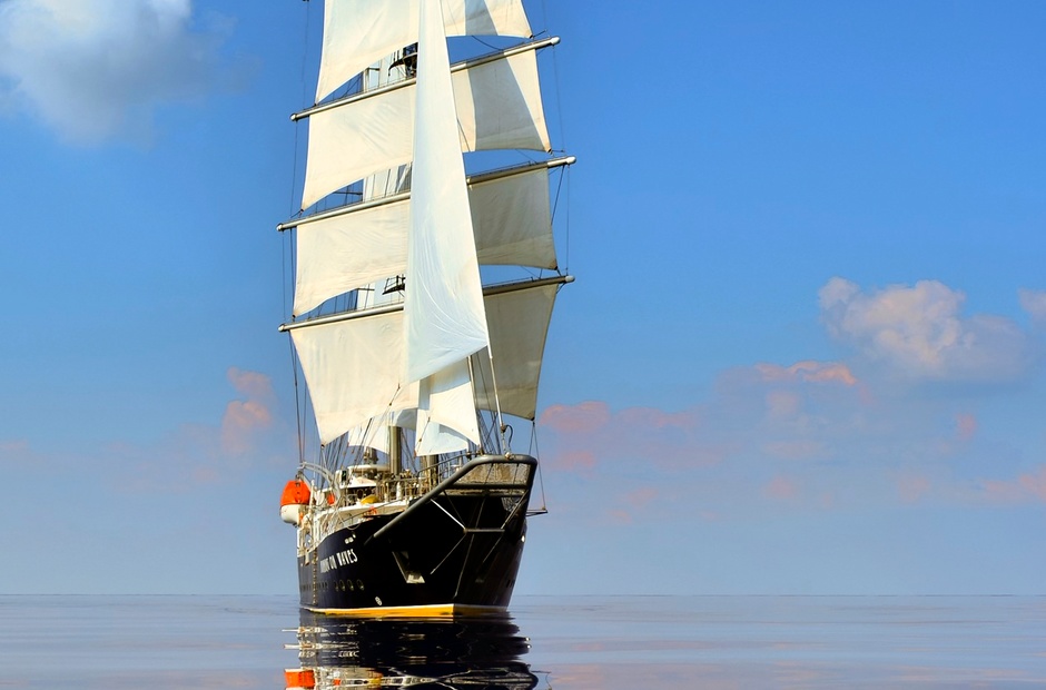 Segel Masten Yachten  Running on Waves