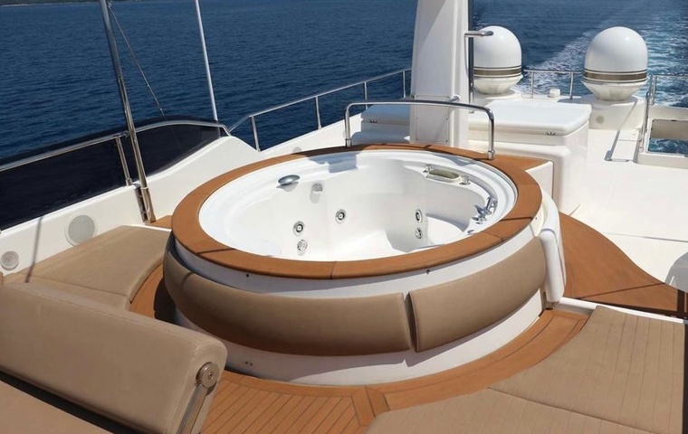 Ferretti 33 (2011)