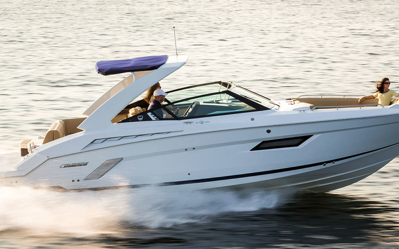 Cruisers Yachts 338 Bow Rider
