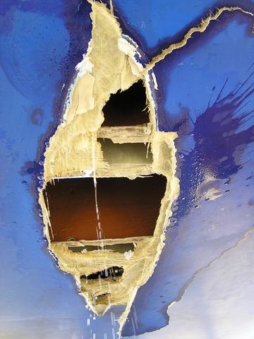 Following this case, Bavaria withdrew all 150 Match 42 and Match 38 enclosures to further laminate the enclosure and reinforce the keels with steel plates.