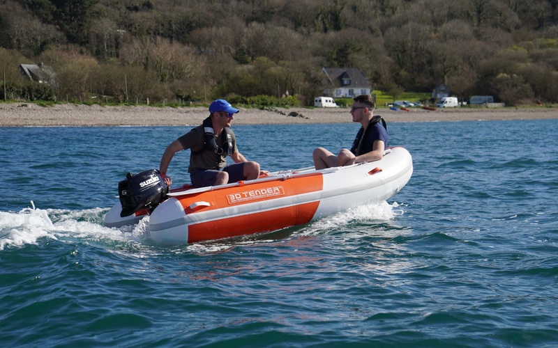 3D Tender Twin Fastcat 230