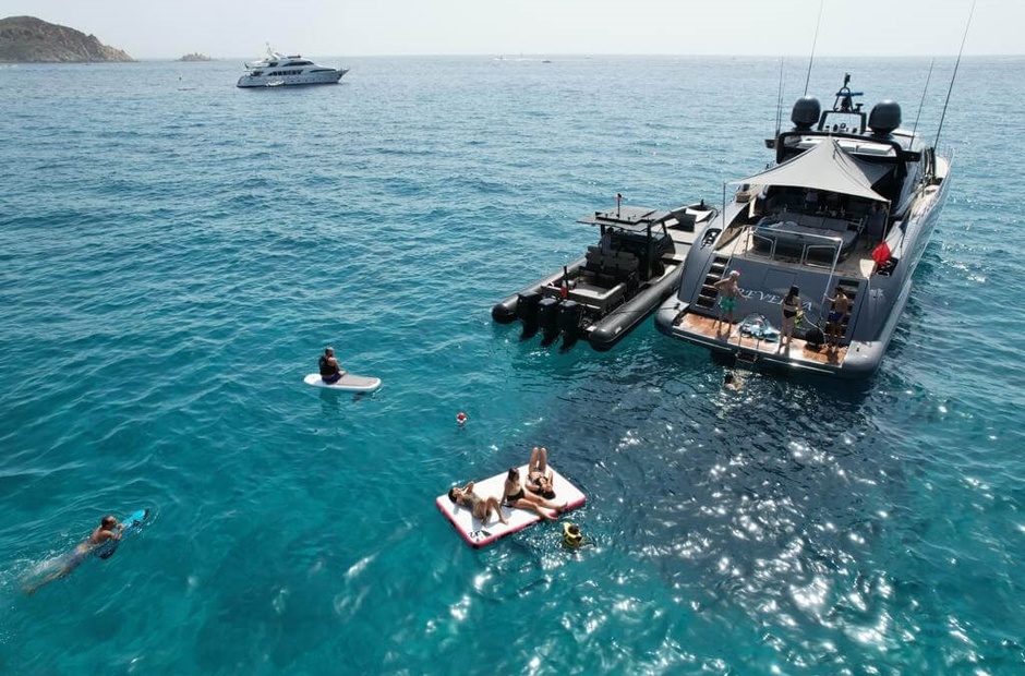 Mangusta Revella