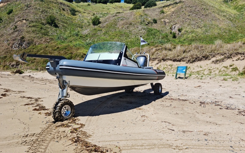 Sealegs 7.5m Semi-Cab RIB