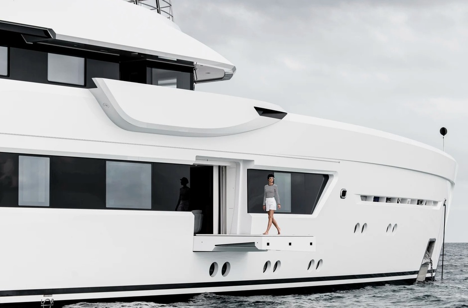 Amels Entourage
