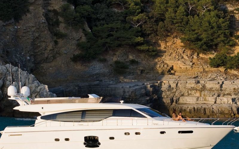 Ferretti 660