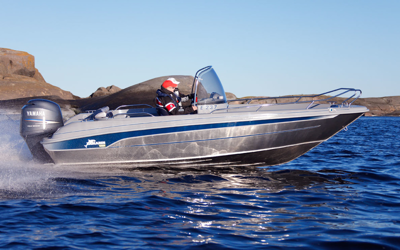 Yamarin Cross 61 Center Console