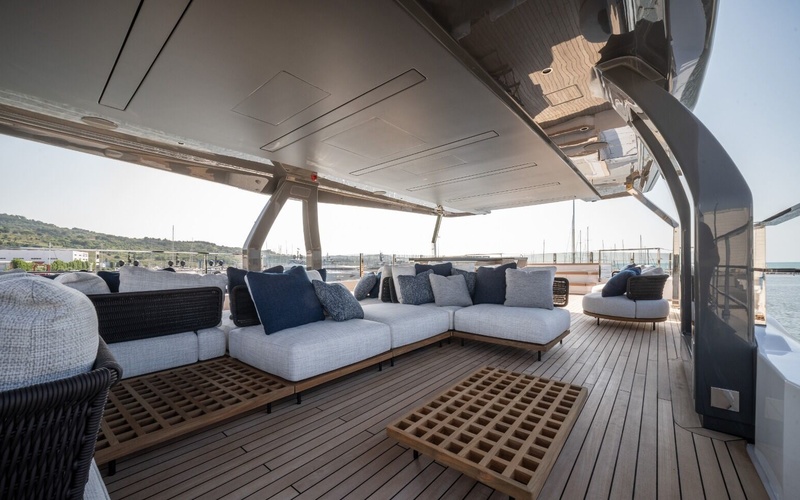 Pershing 74