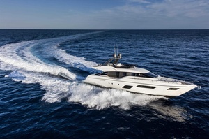 Ferretti 700
