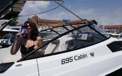 Manara 695 Cabin