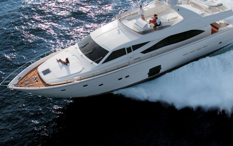 Ferretti 830