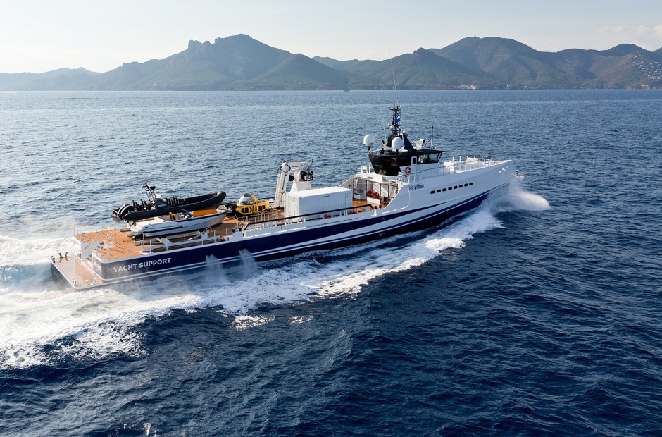 Damen Axis