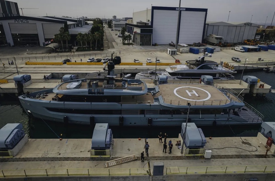 Alia Yachts Limerence