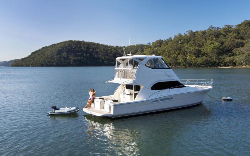 Riviera 47 Enclosed Flybridge