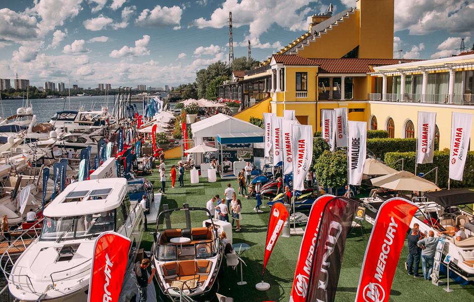Самой большой лодкой Moscow Yacht Show 2019 стала 23-метровая Sunseeker Manhattan 73, которую вместе с новинкой от Fairline — Targa 43 Open — привезла компания West Nautical. Фото Motor Boat & Yachting.