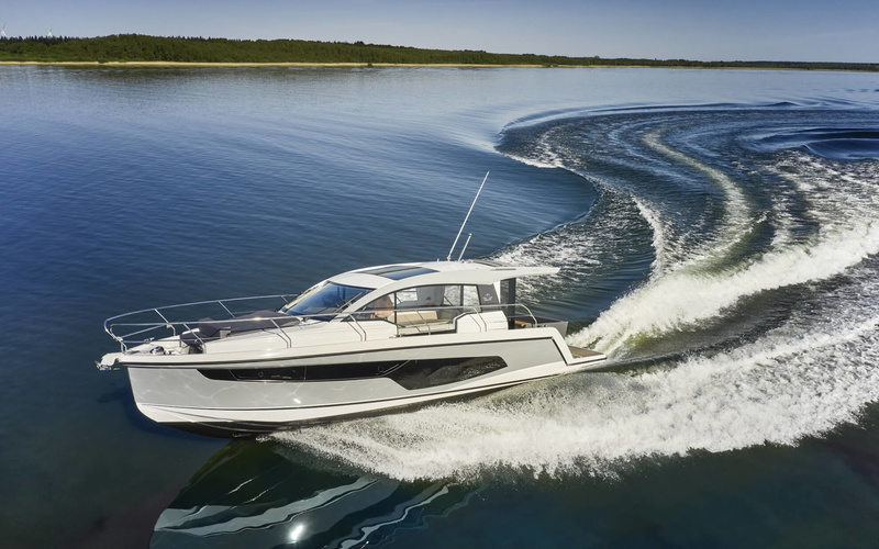 Sealine C335