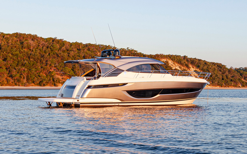 Riviera 4600 Sport Yacht Platinum Edition