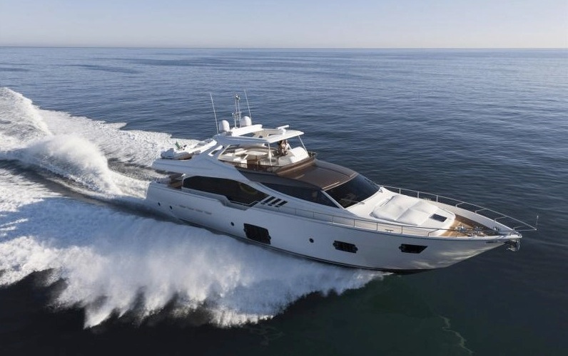 Ferretti 870