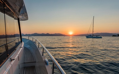 Outer Reef 620 Trident Solara