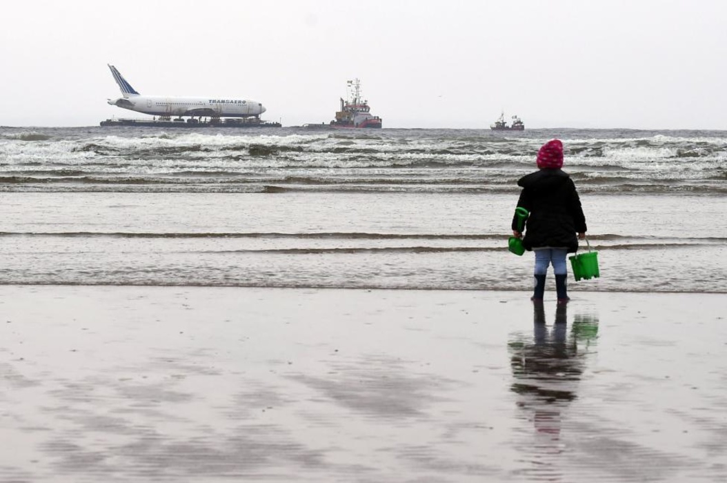 A lonely Boeing is whitewashing
