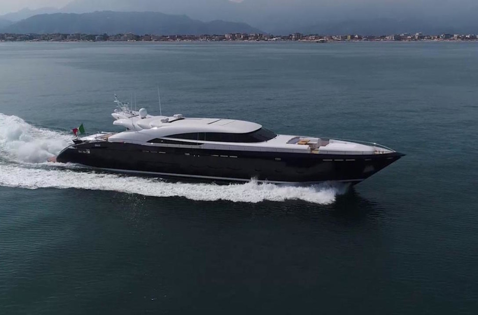 AB Yachts Blue Devil