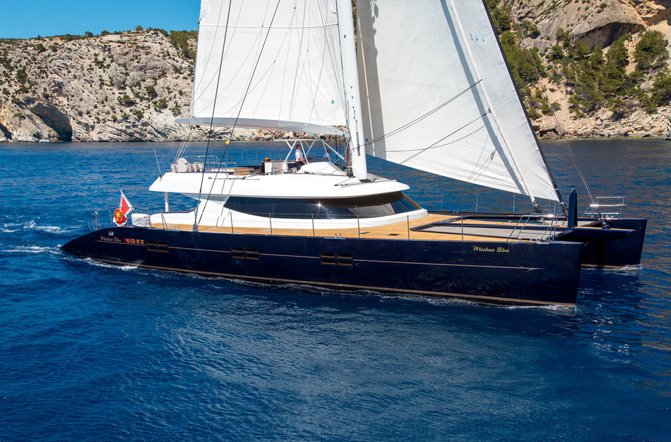 Yachts Industries  Mashua Bluu