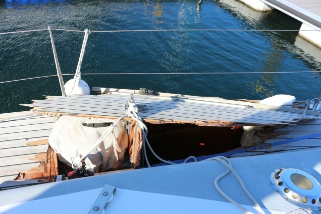 Loss of Zest yacht: broken mast and extensive puncture on deck