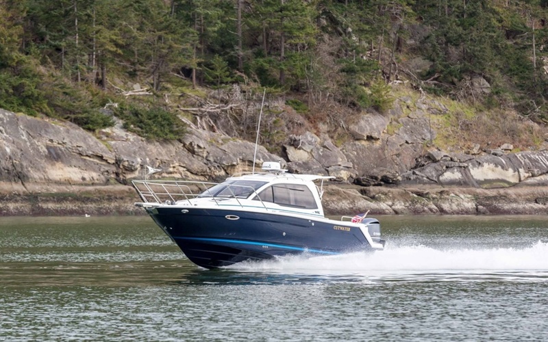 Cutwater C-24 Coupe