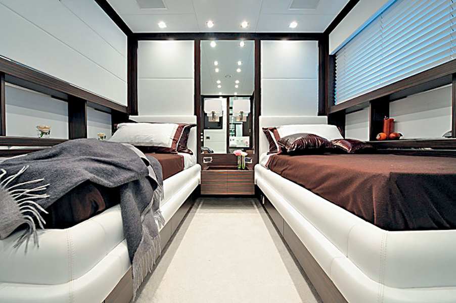 The interior style of Christiano Gatto's work can be defined as luxurious minimalism.