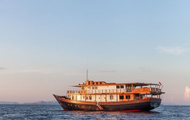 Custom Boats Rebel