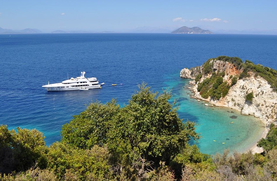 Trinity Yachts Mustique