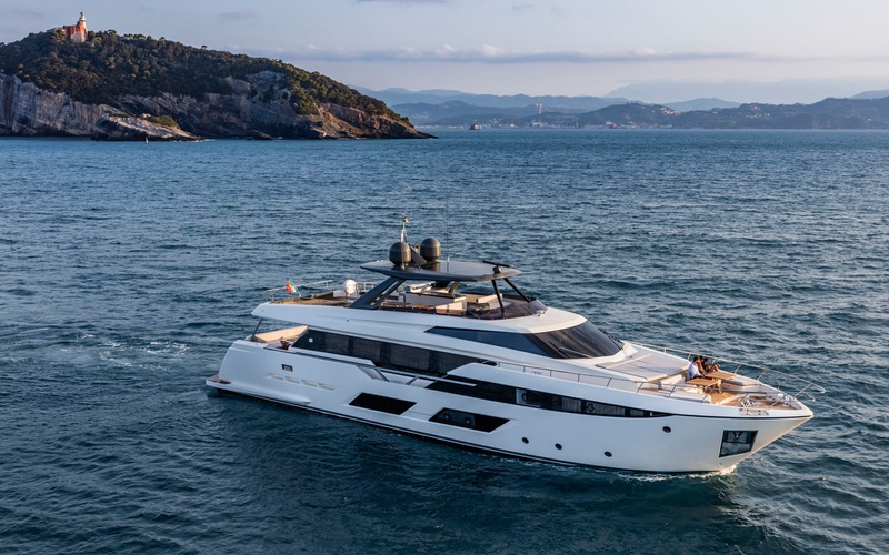 Ferretti 920