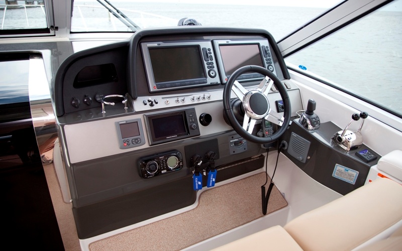 Four Winns V475
