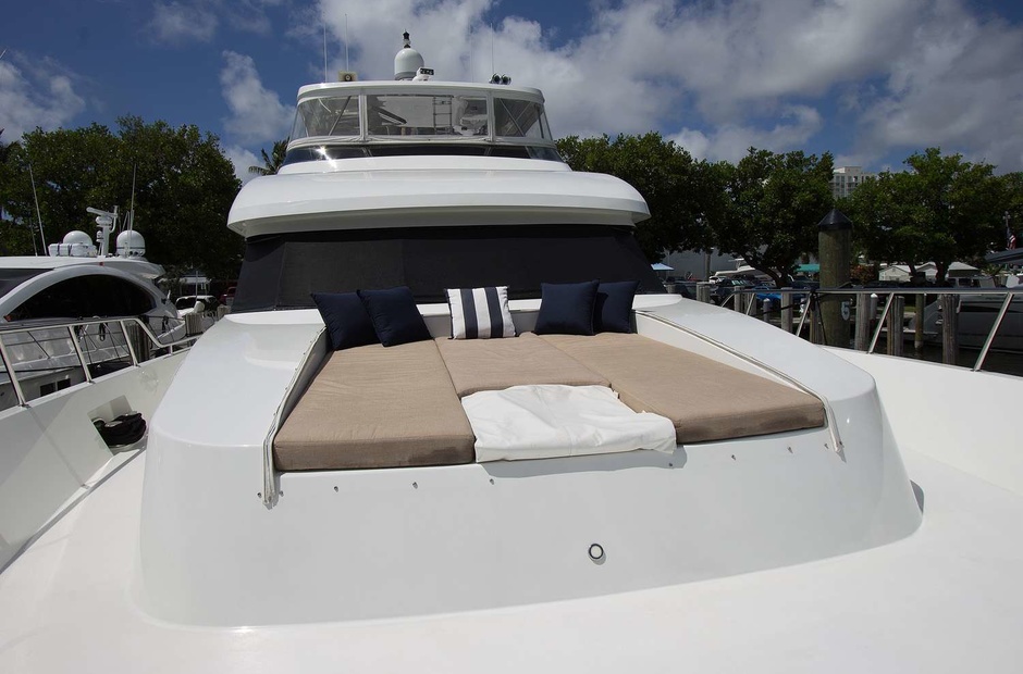 CL Yachts Jus Chill'N'