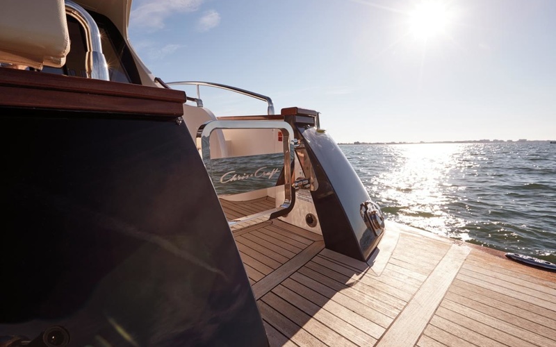 Chris-Craft Commander 44