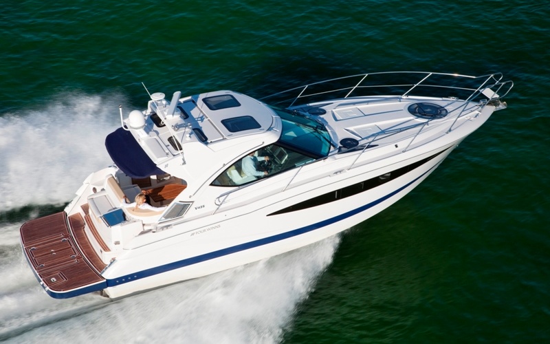 Four Winns V435