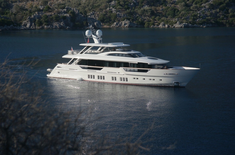 Mengi-Yay Yachts REM