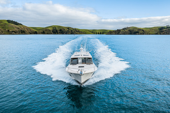 Hylas Yachts завершила работу над третьей моторной моделью