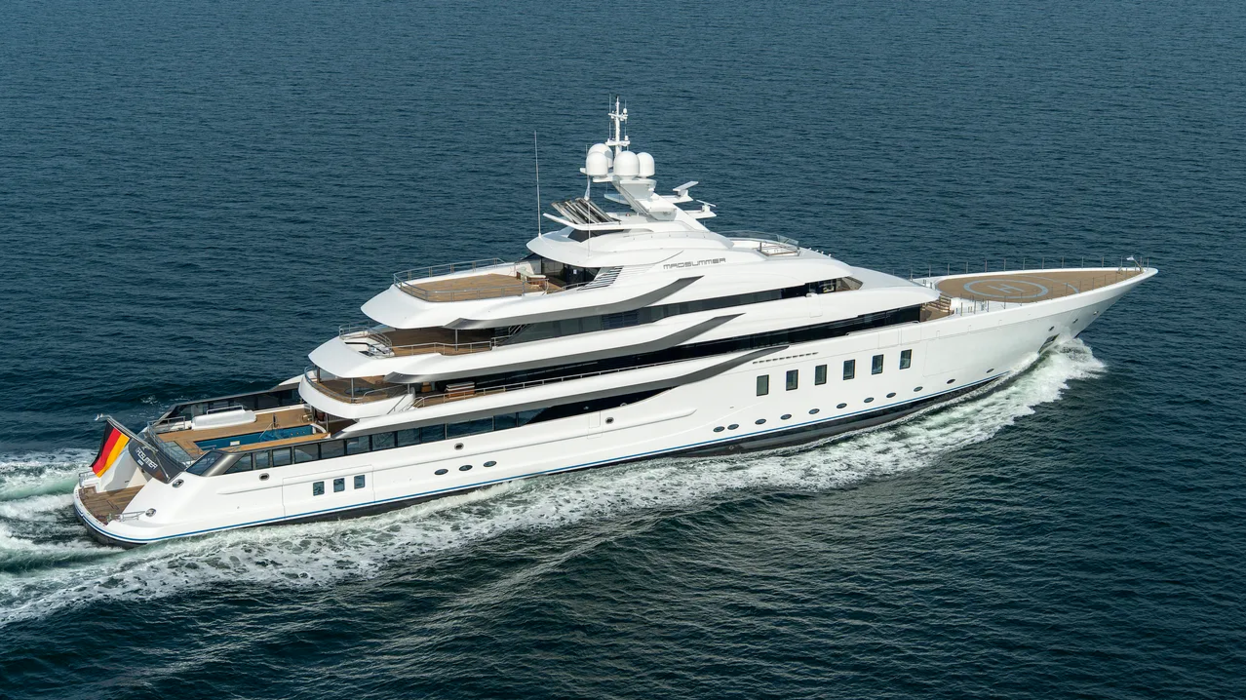 The yacht was built for Geoffrey Soffer, owner of the famous Fontainebleau Hotel in Miami Beach, and at the same time Turnberry Associates, one of the leading real estate firms in the USA. Although the boat does not reach 100 meters in length, 95 meters is still more than enough to accommodate on board as much entertainment for guests as on TIS or even Flying Fox. Here you'll find a spa, a 12-metre swimming pool, a diving centre and even a cinema and much more. 