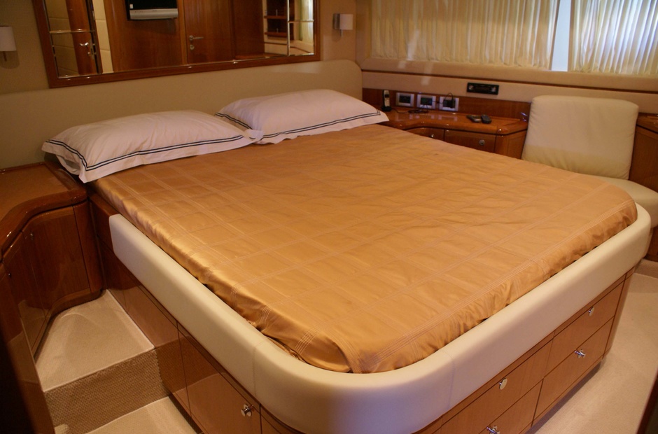 Ferretti Chi 5