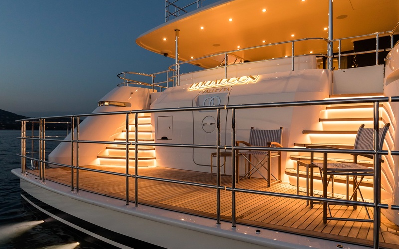Novurania Deluxe 335