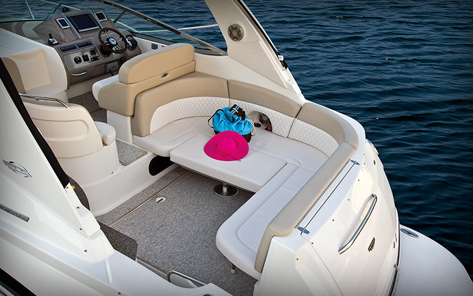 Chaparral 370 Signature Cruiser
