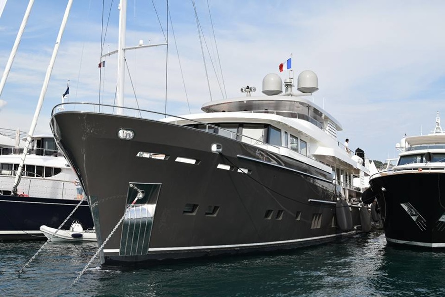 New 37 m trawler from Van der Valk