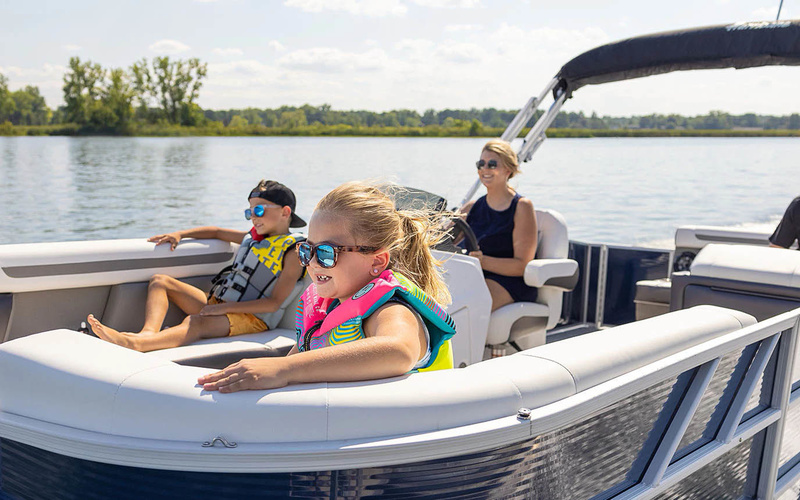 Hurricane FunDeck 2260